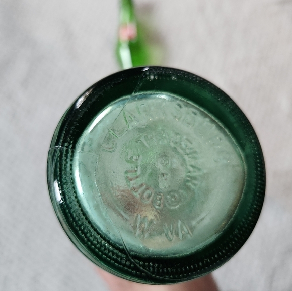 VINTAGE Set of Glass Soda Bottles 7up & Coke - Picture 13 of 14